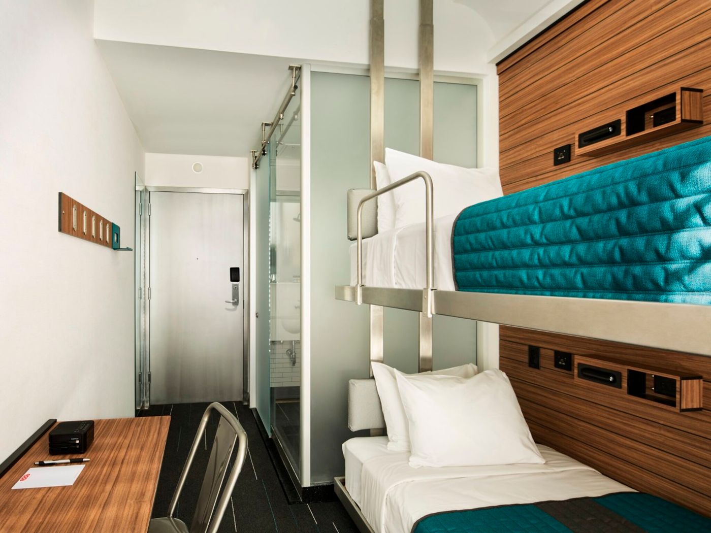 Pod-Times-Square-Hotel-Room-4
