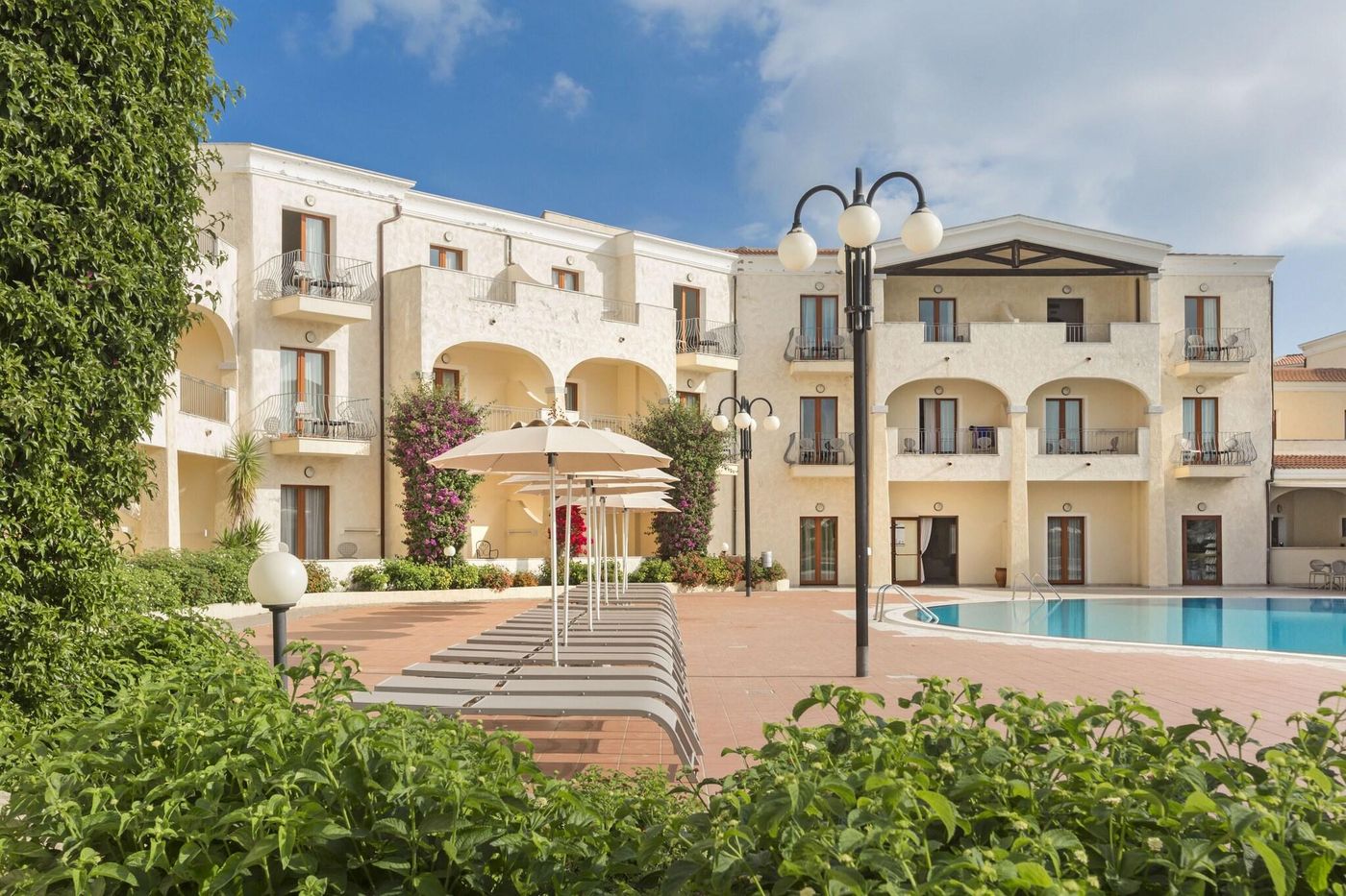 Blu-hotel-Morisco-Pool-7