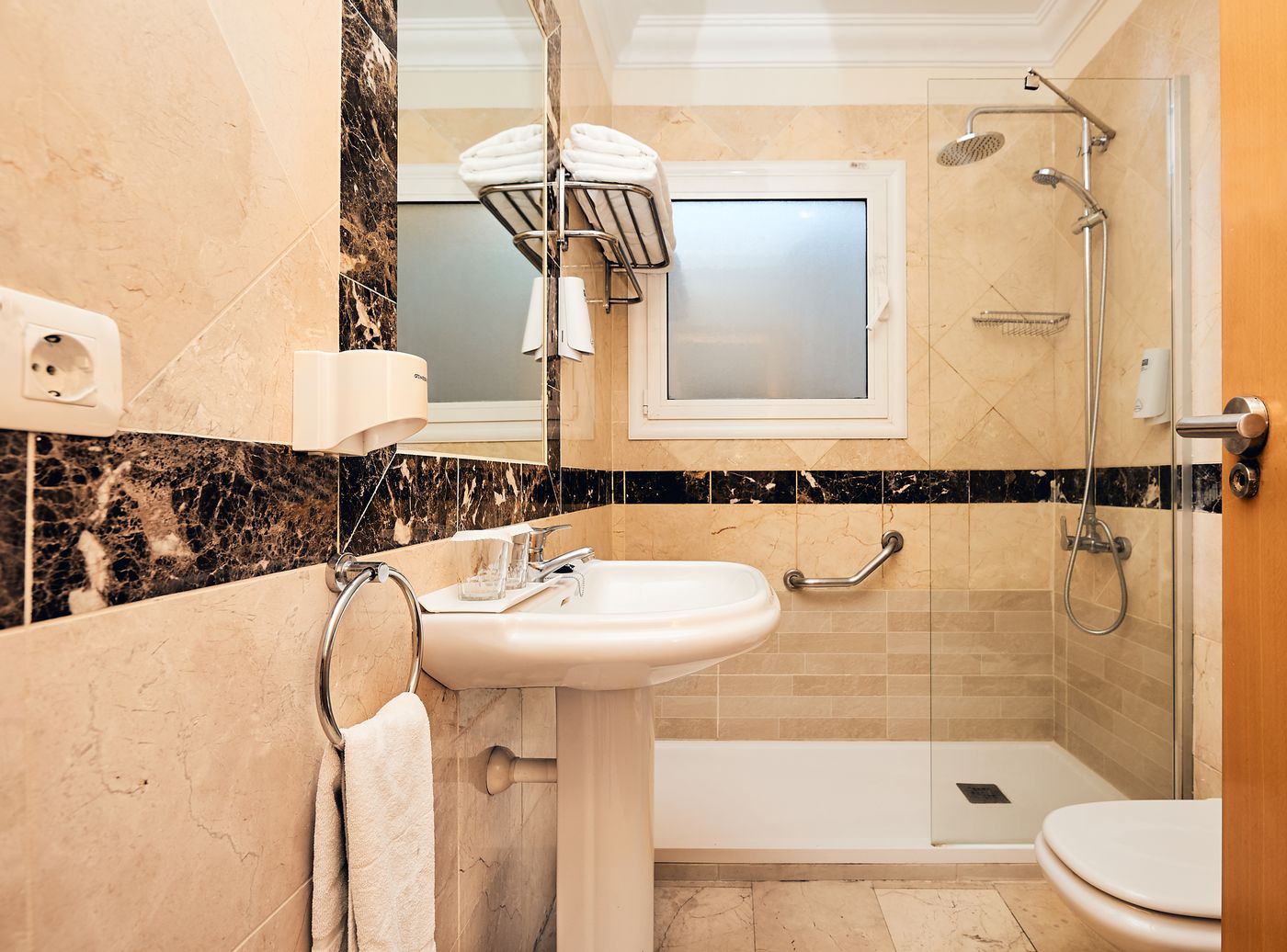 Panoramica-Heights-Room-28