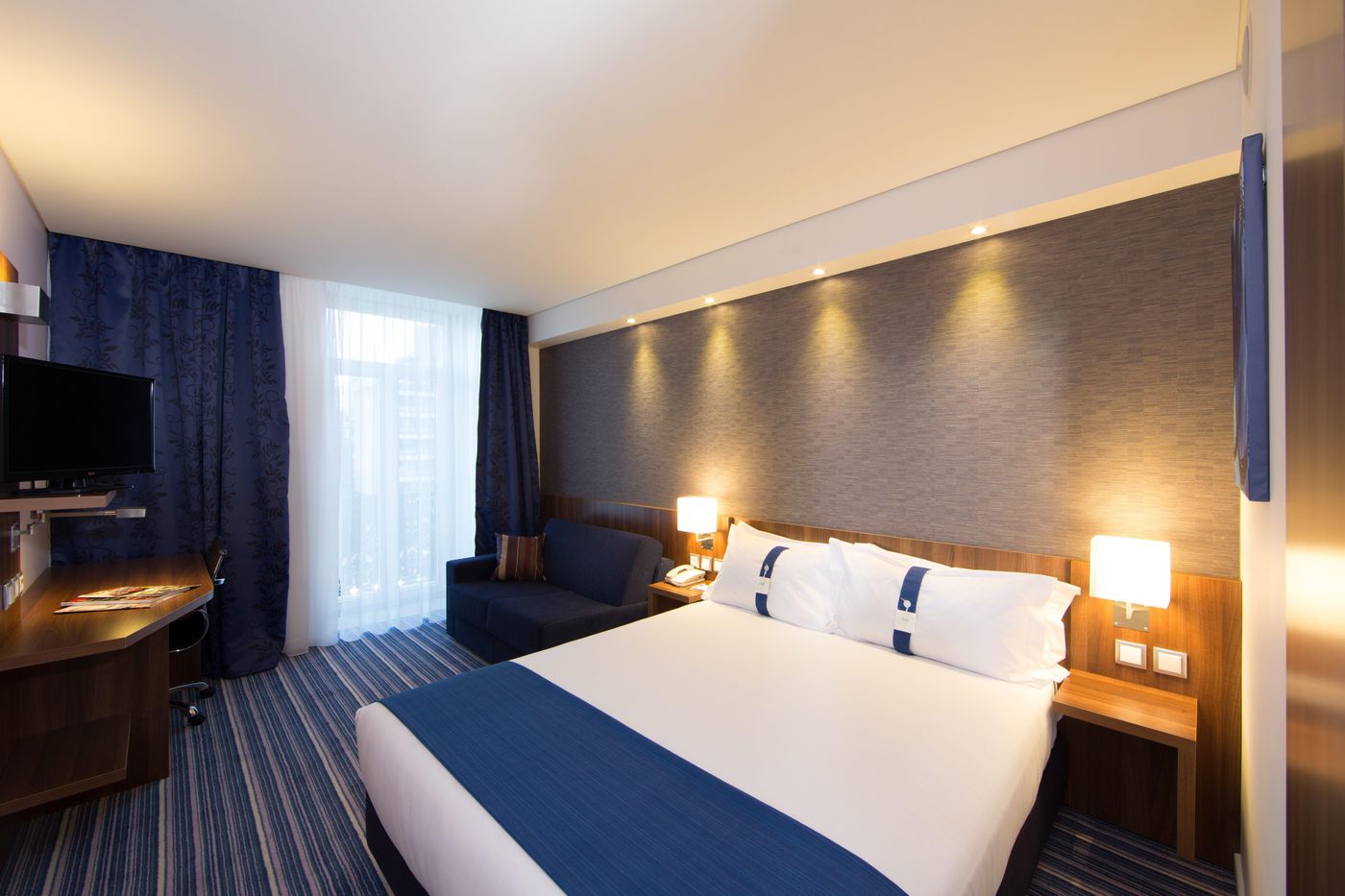Holiday-Inn-Express-Av-Liberdade-Room-5
