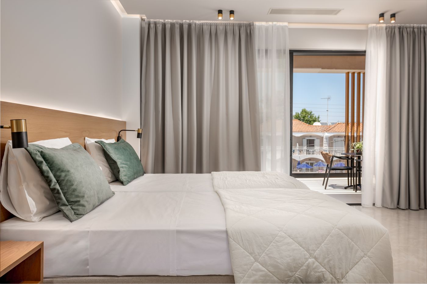 Canadian-Hotel-Room-17