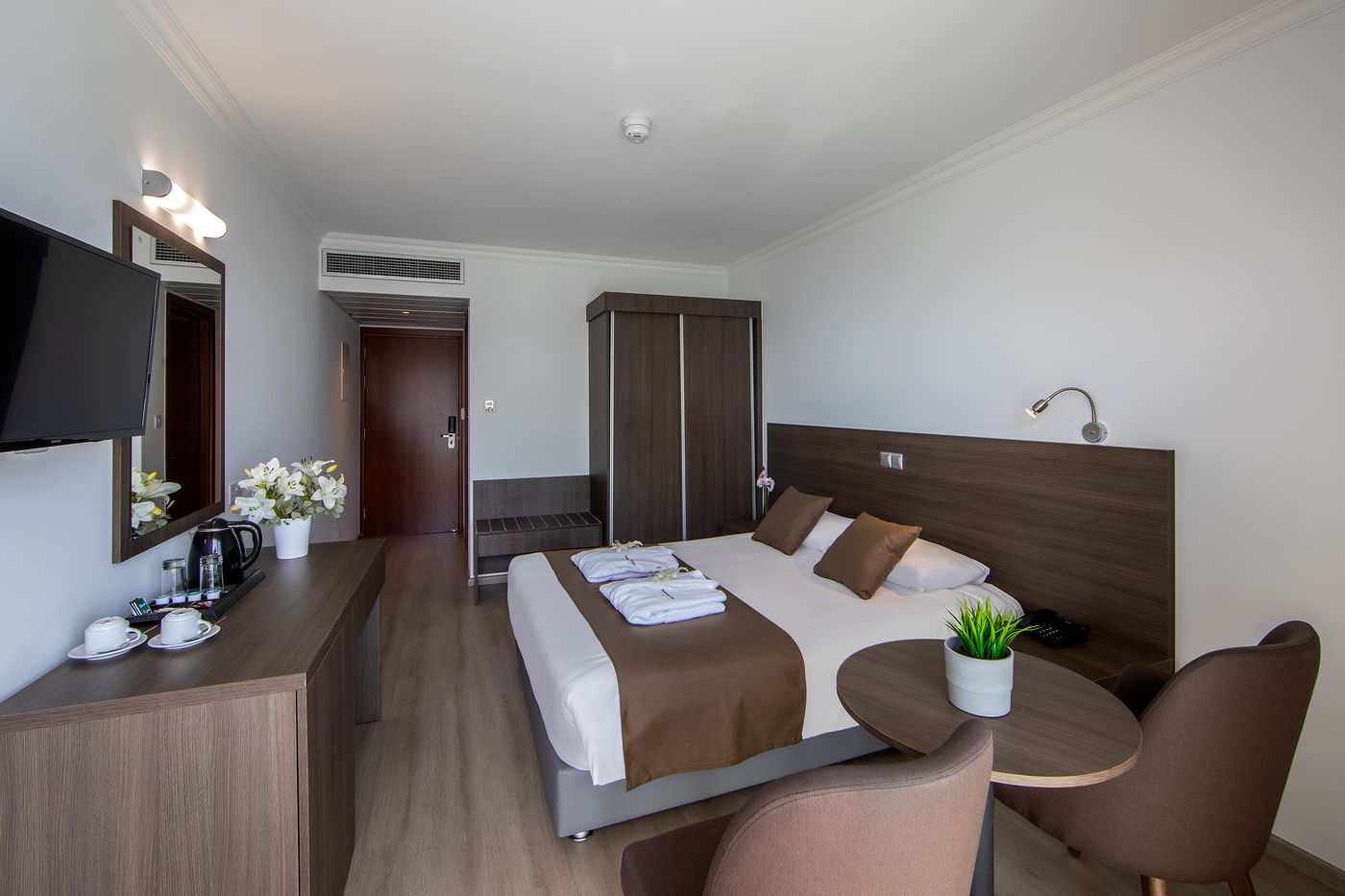 Kapetanios-Limassol-Hotel-Room-7