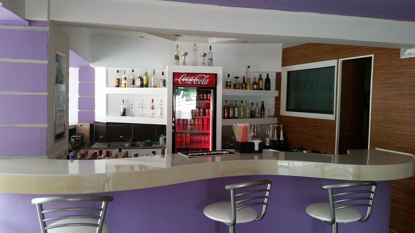 Family-House-Bar-33