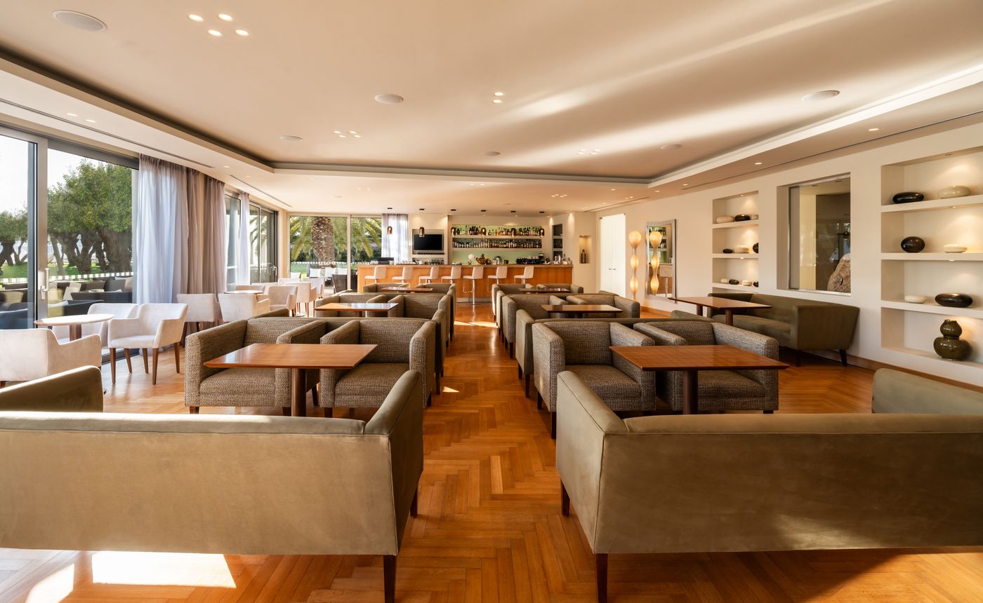 Plaza-Resort-Hotel-Bar-16