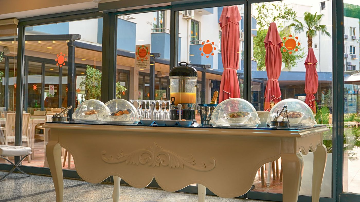 Club-Aqua-Plaza-Lobby-62