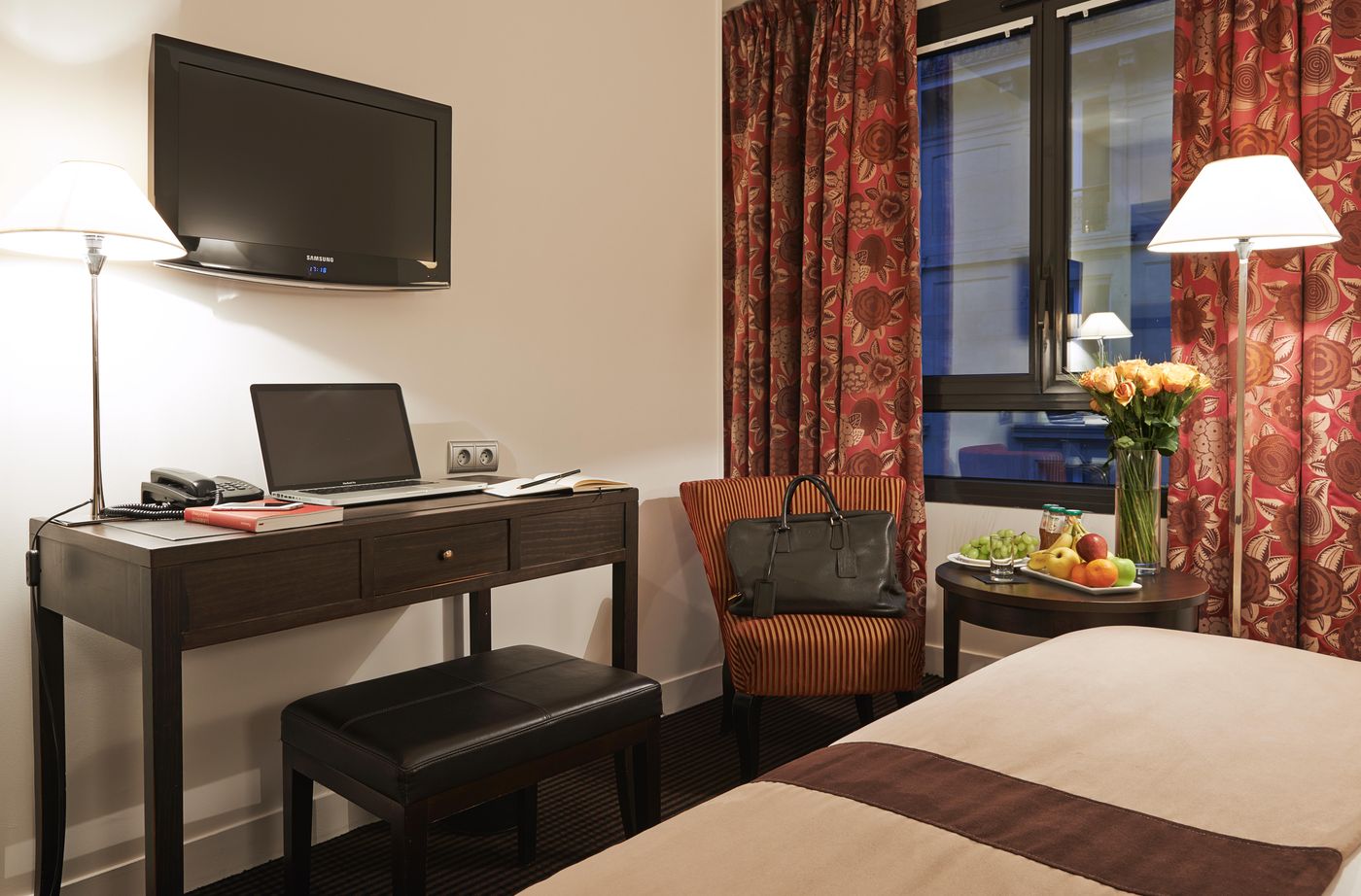 Plaza-Tour-Eiffel-Room-5