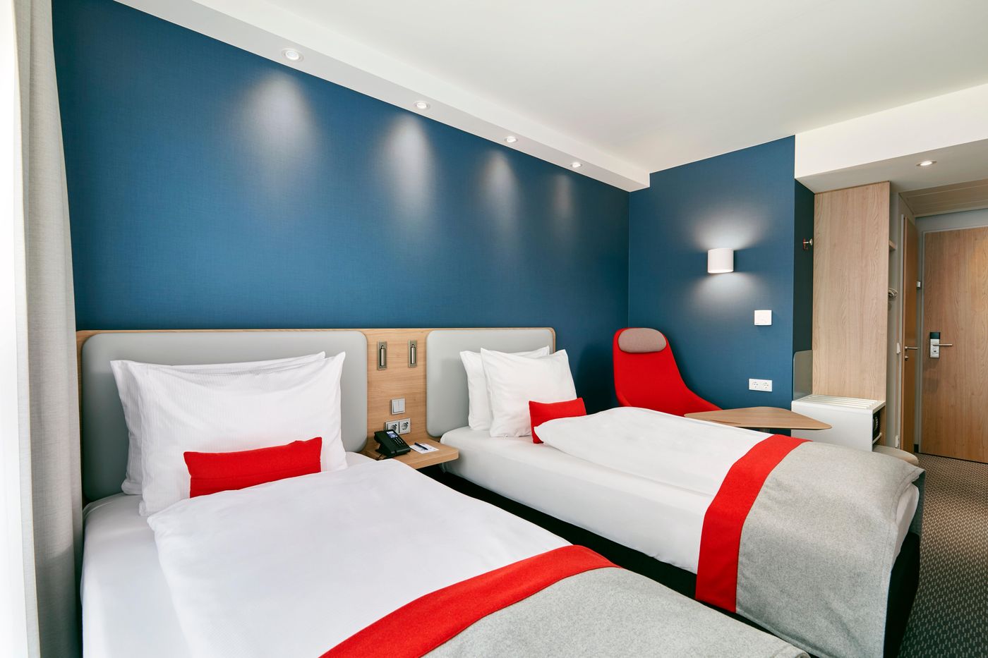 Holiday-Inn-Express-Berlin-Alexanderplatz-Room-10