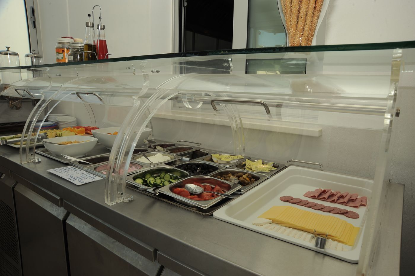 Frixos-Suites-Hotel-Apts-Restaurant-14