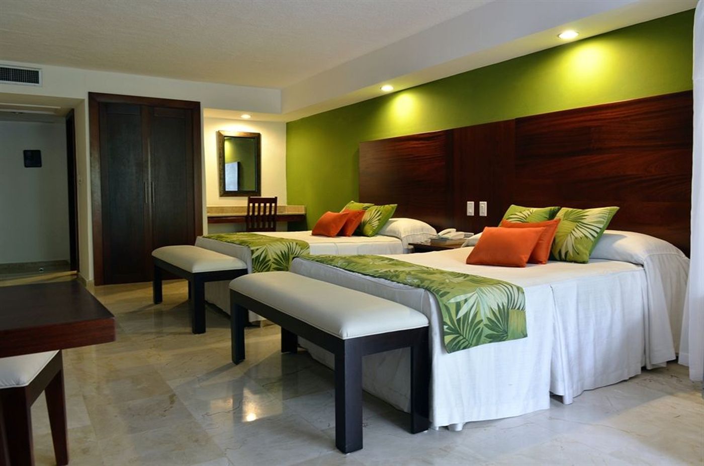 Hotel Beach House Playa Dorada