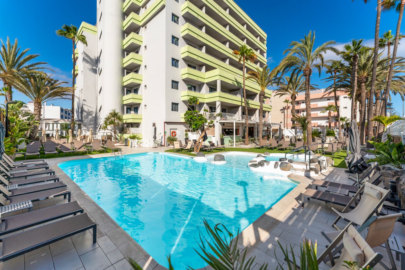 Hotel-LIVVO-Anamar-Suites-Pool-1