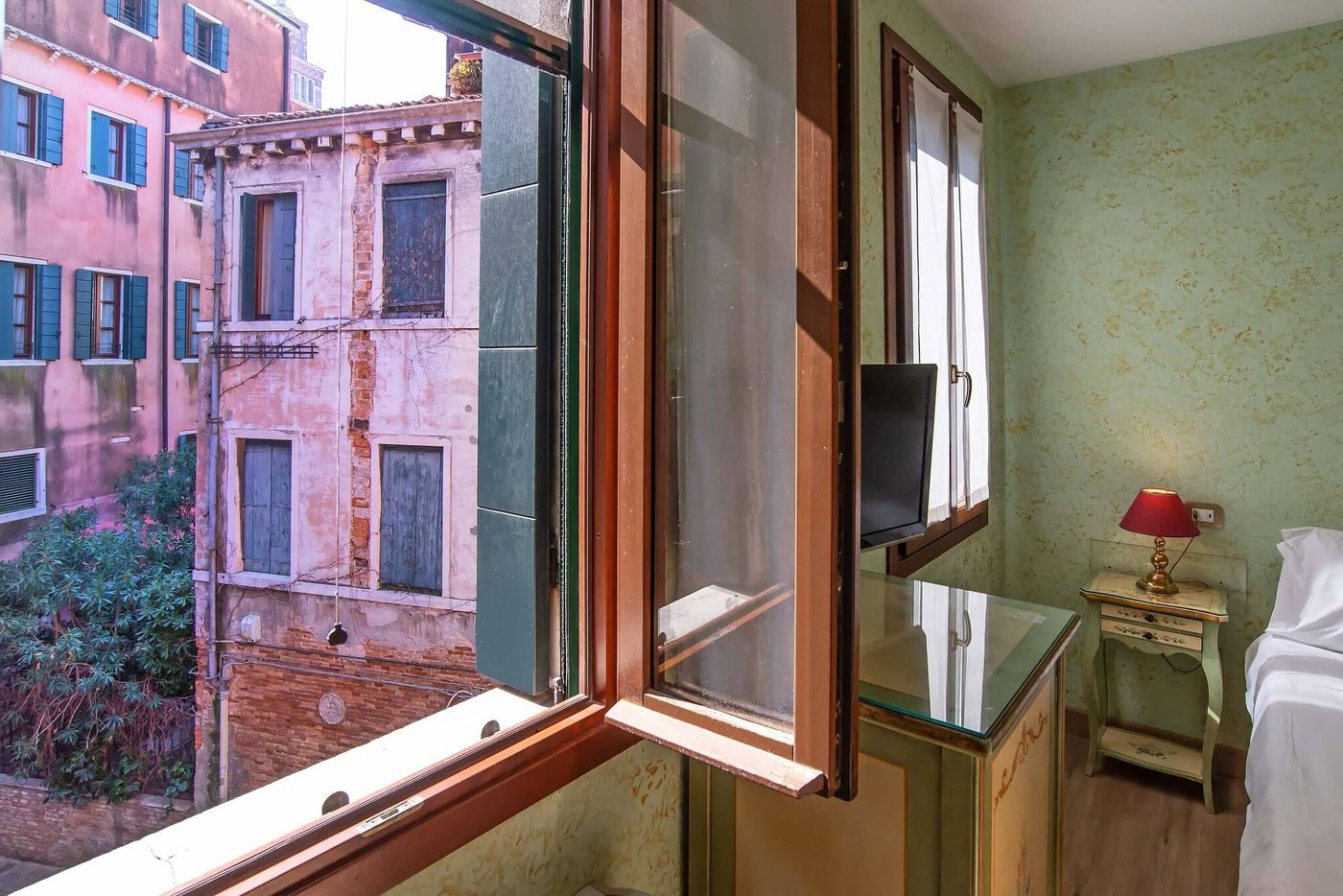 La-Fenice-et-des-Artistes-Room-62