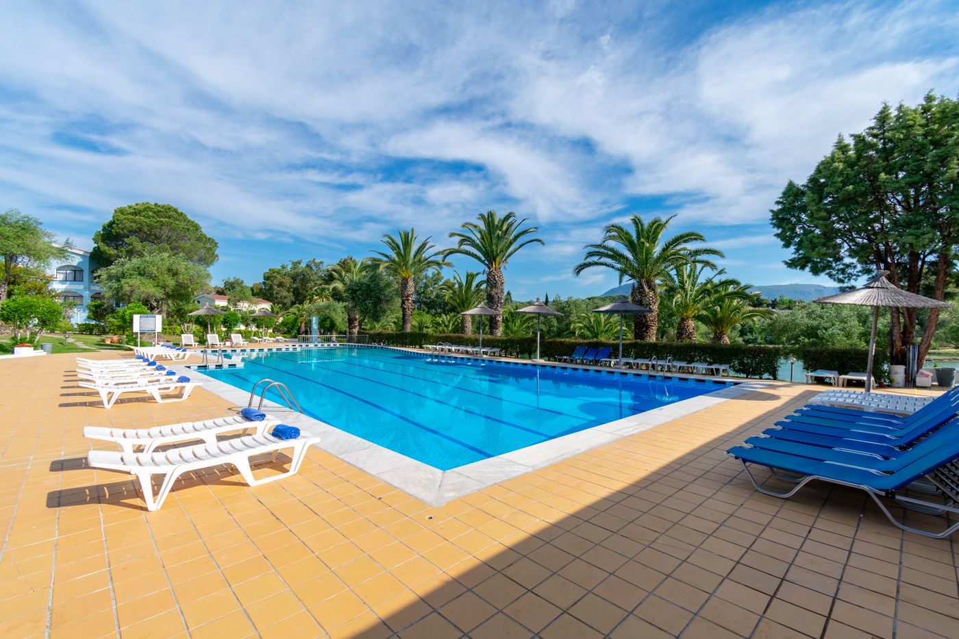 Govino-Bay-Apartments-Pool-3