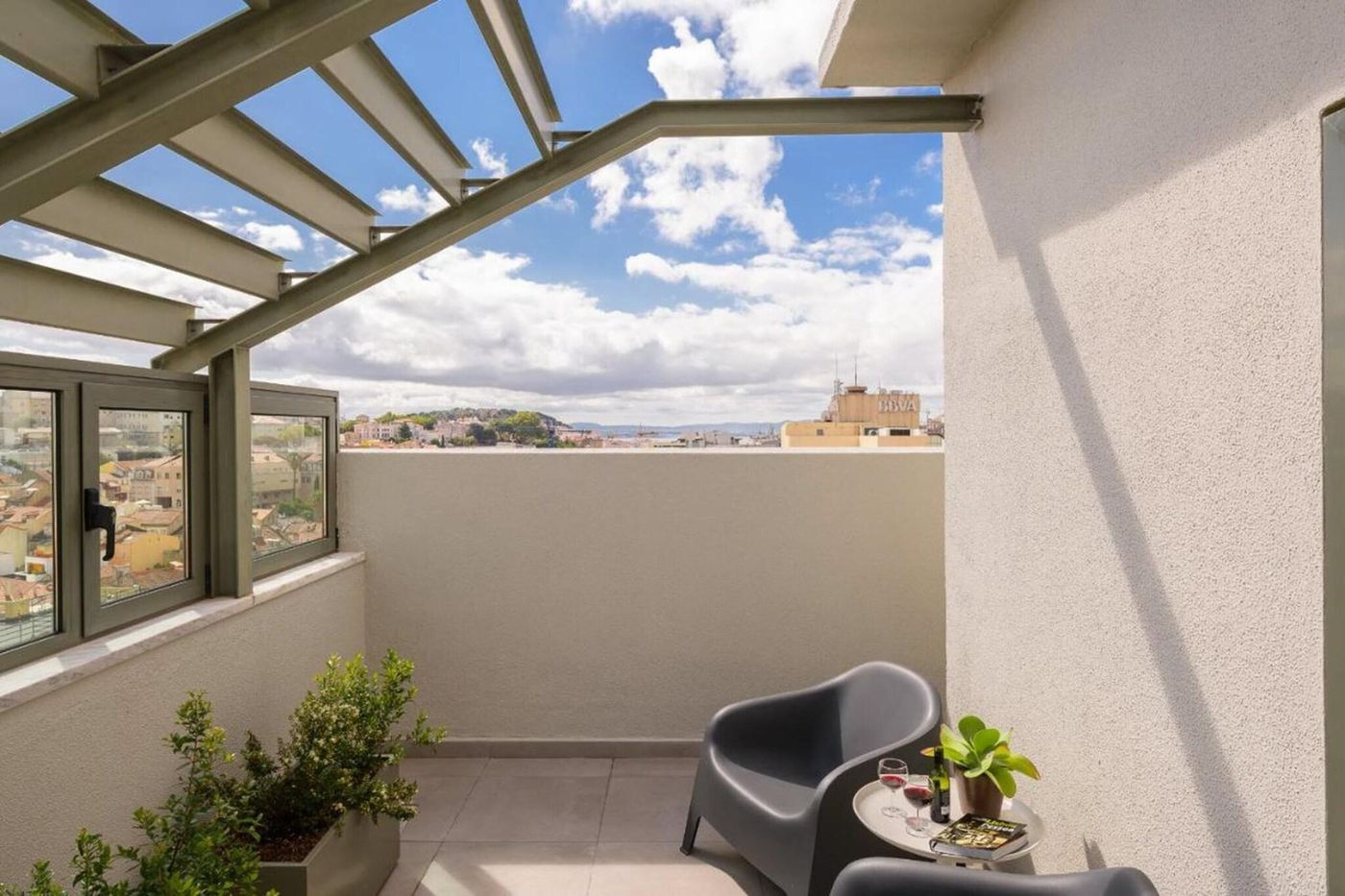 Dom-Carlos-Liberty-Room-24