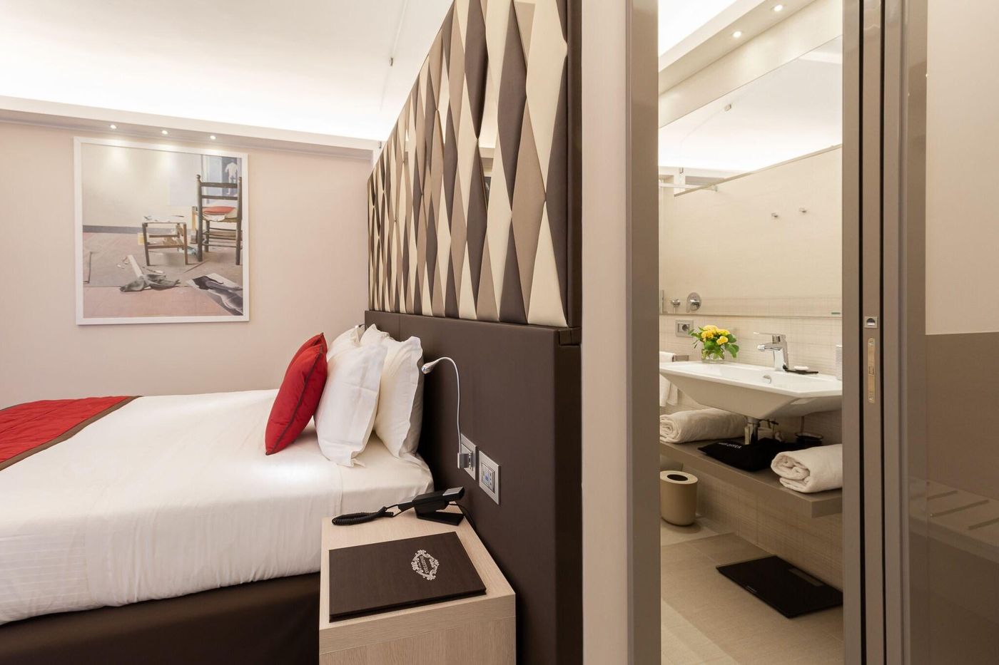 Harry-s-Bar-Trevi-Hotel---Restaurant-Room-28