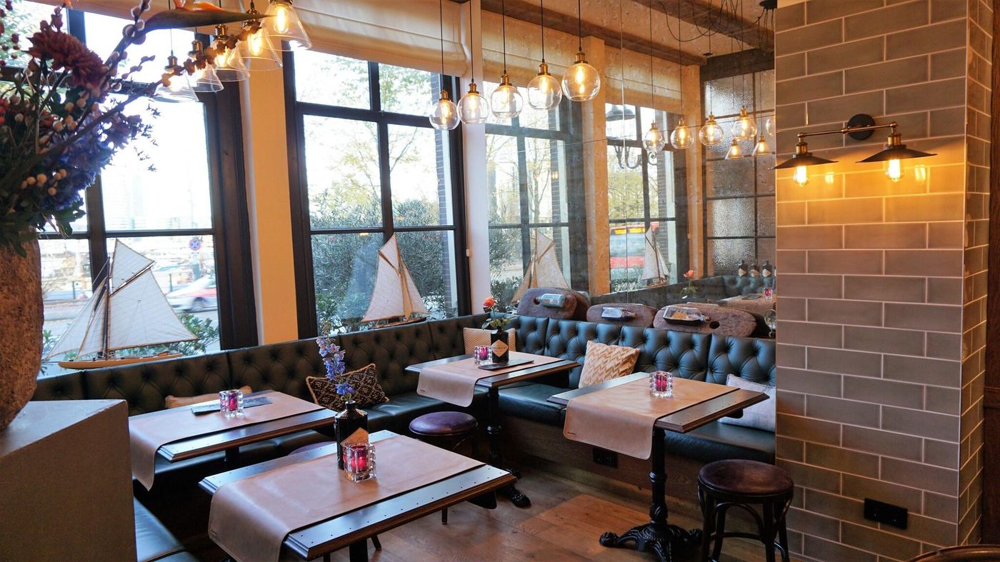 The-Hendrick-S-Hotel-Lobby-57