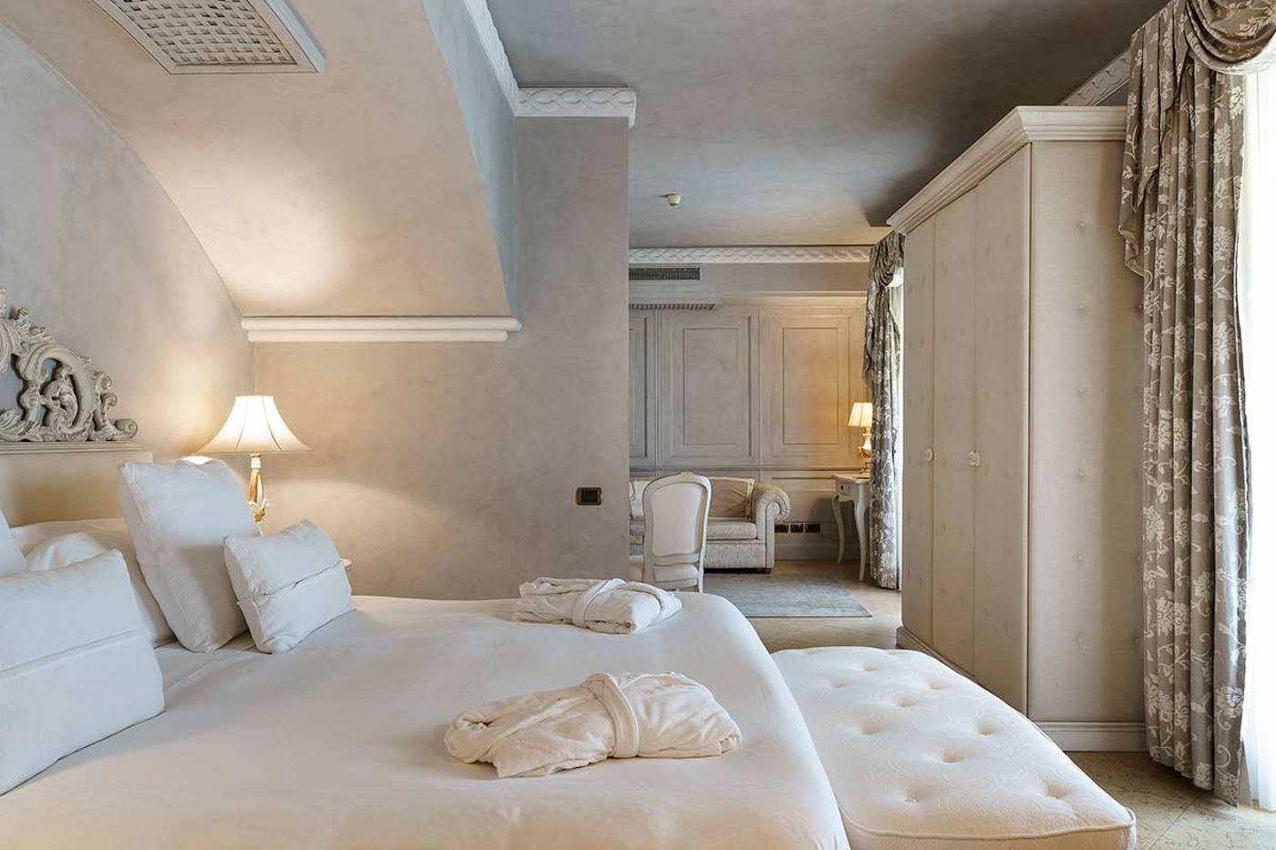 Romano-Palace-Luxury-Hotel-Room-44
