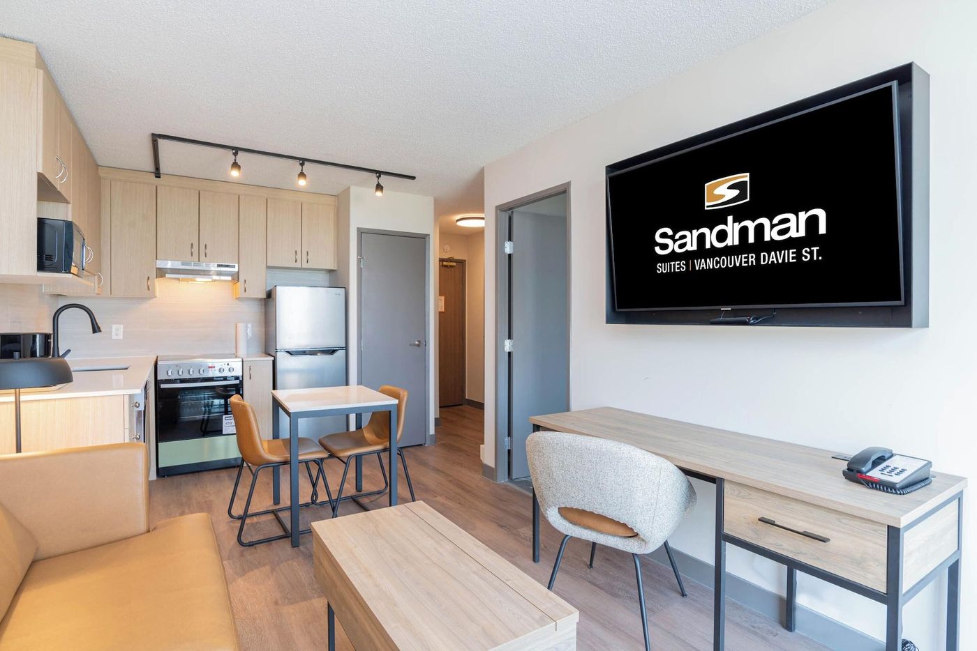 Sandman-Suites-Davie-Room-44