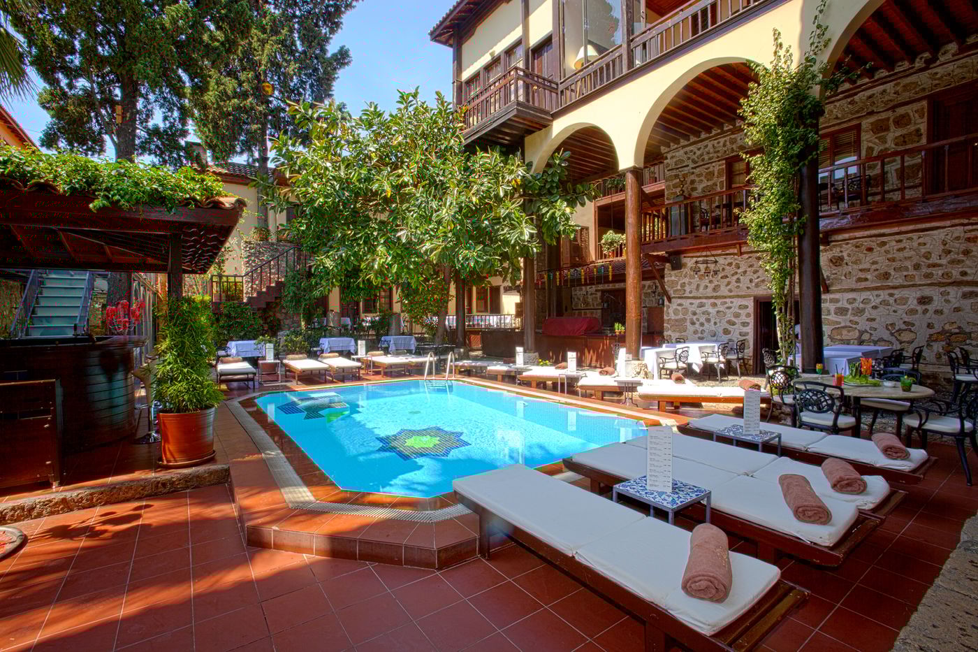 ALP-PASA-BOUTIQUE-HOTEL-OLD-TOWN-Pool-2