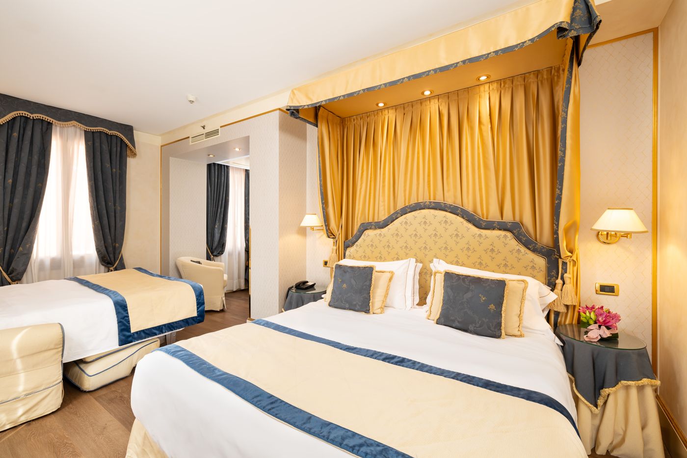 A-La-Commedia-Room-17