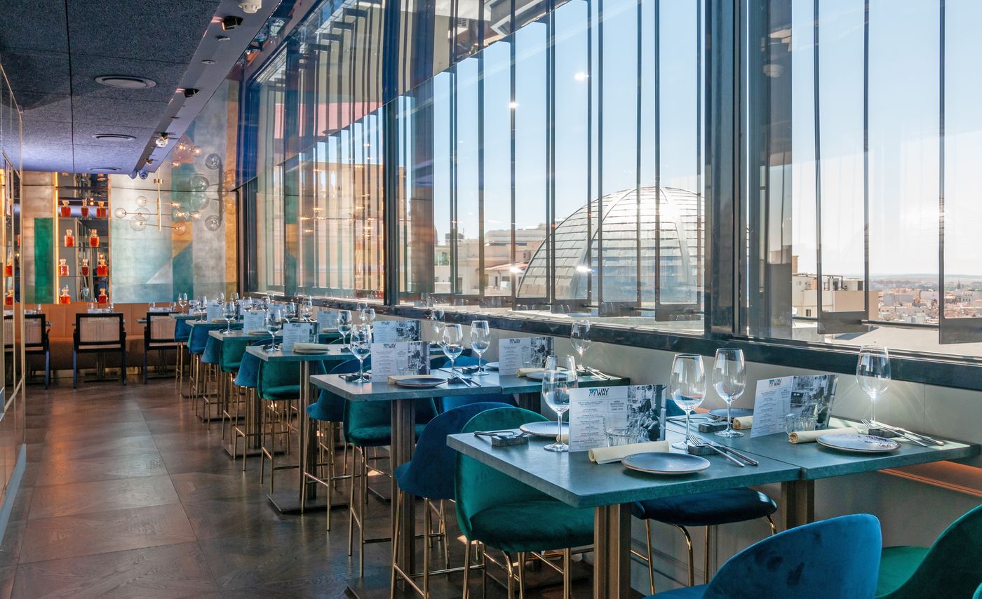 Smartrental-Collection-Gran-Via-Centric-II-Restaurant-87