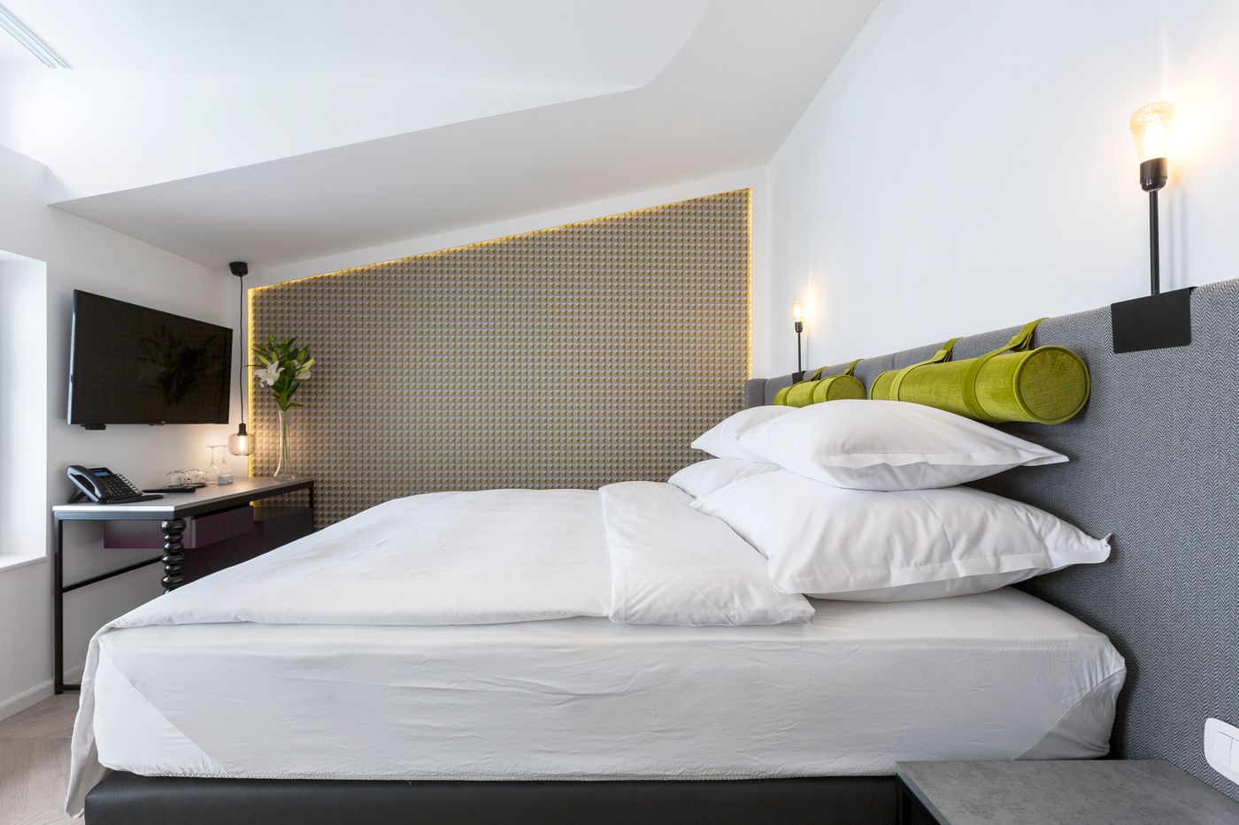 Maison-Bistro---Hotel-Room-24