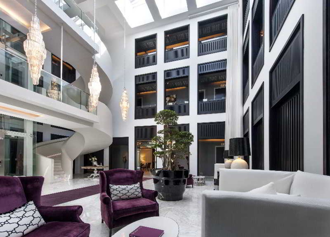 Queen-Victoria-Hotel-by-Newmark-Lobby-3