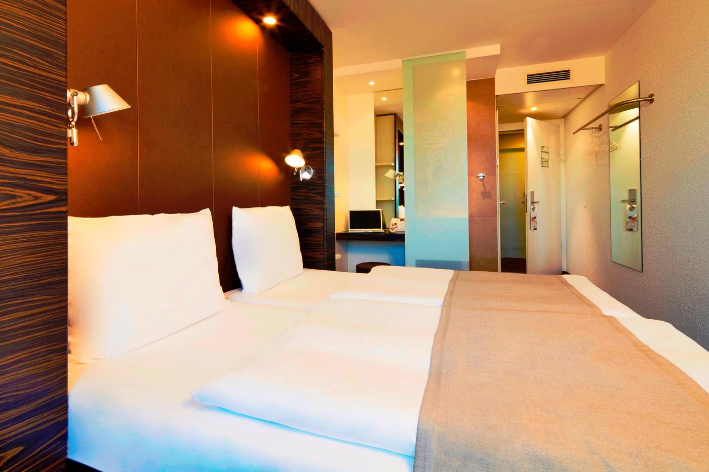 B-B-Hotel-Koln-West-Room-24