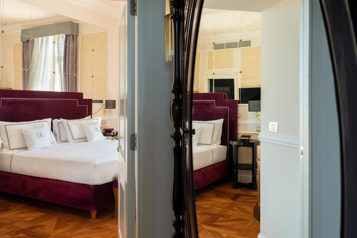 Des-Etrangers-Hotel---Spa-Room-13