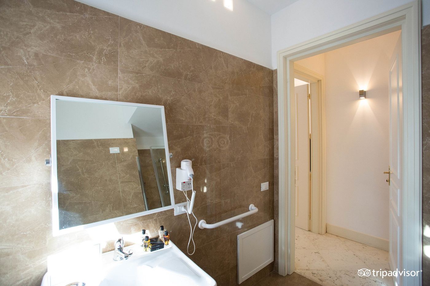 Palazzo-Brunaccini-Room-36