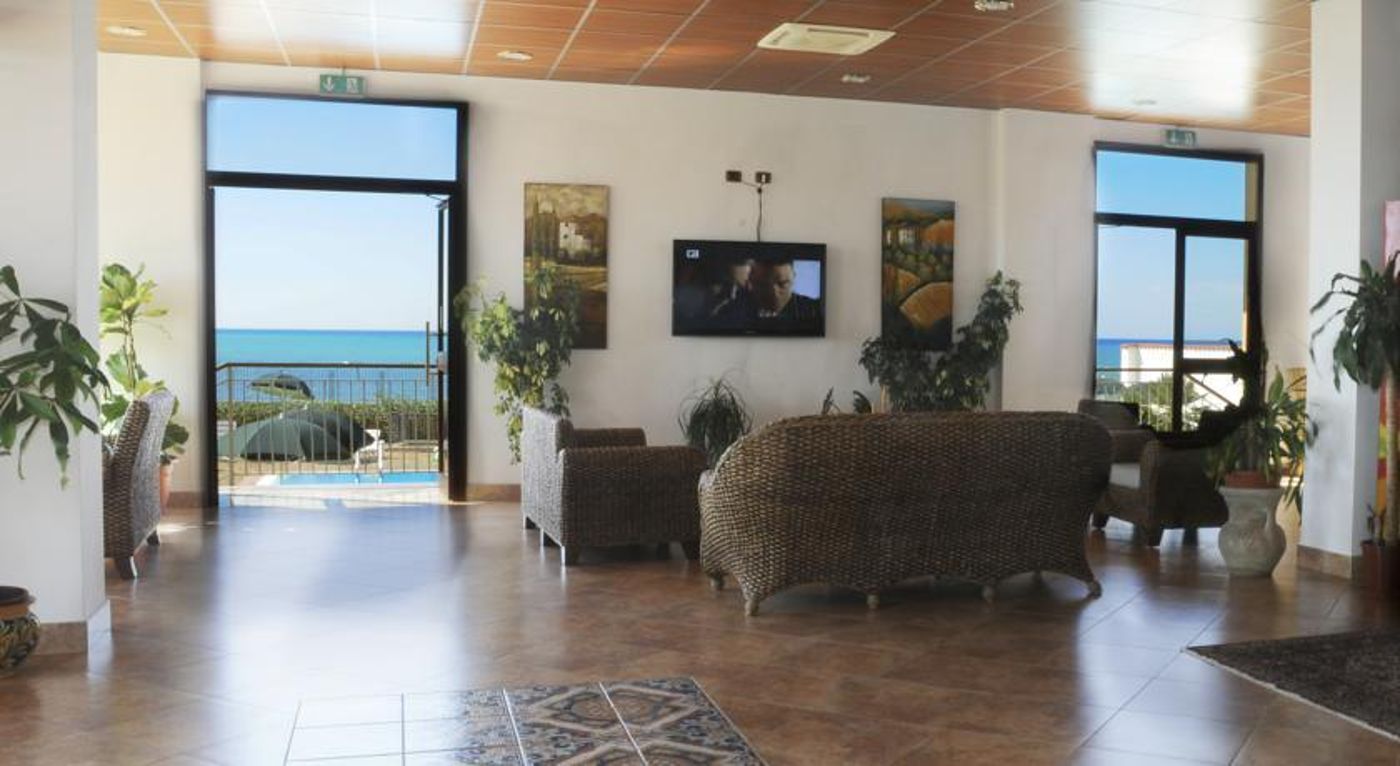 Antica-Perla-Lobby-12