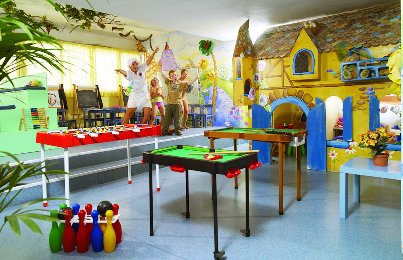 Regency-Torviscas-Apartments-Suites-Sports-and-Entertainment-33