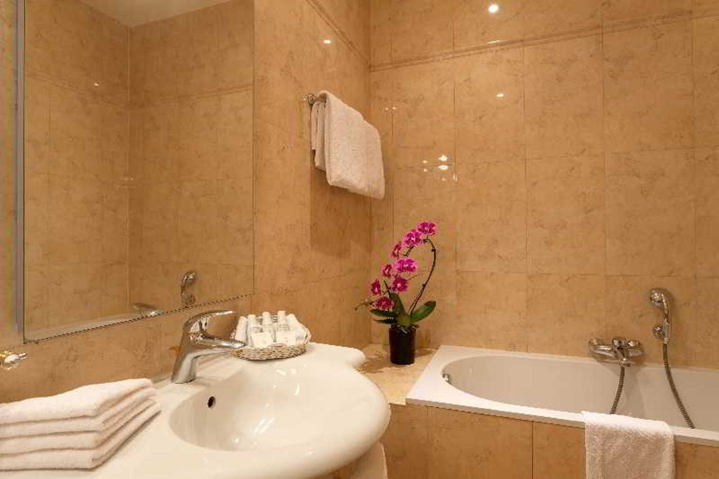 Amarante-Beau-Manoir-Room-13