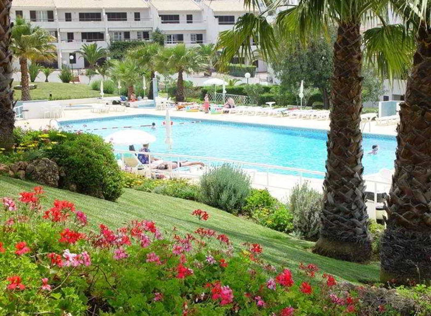 Cheerfulway-Vila-Alba-Apartamentos-Pool-5