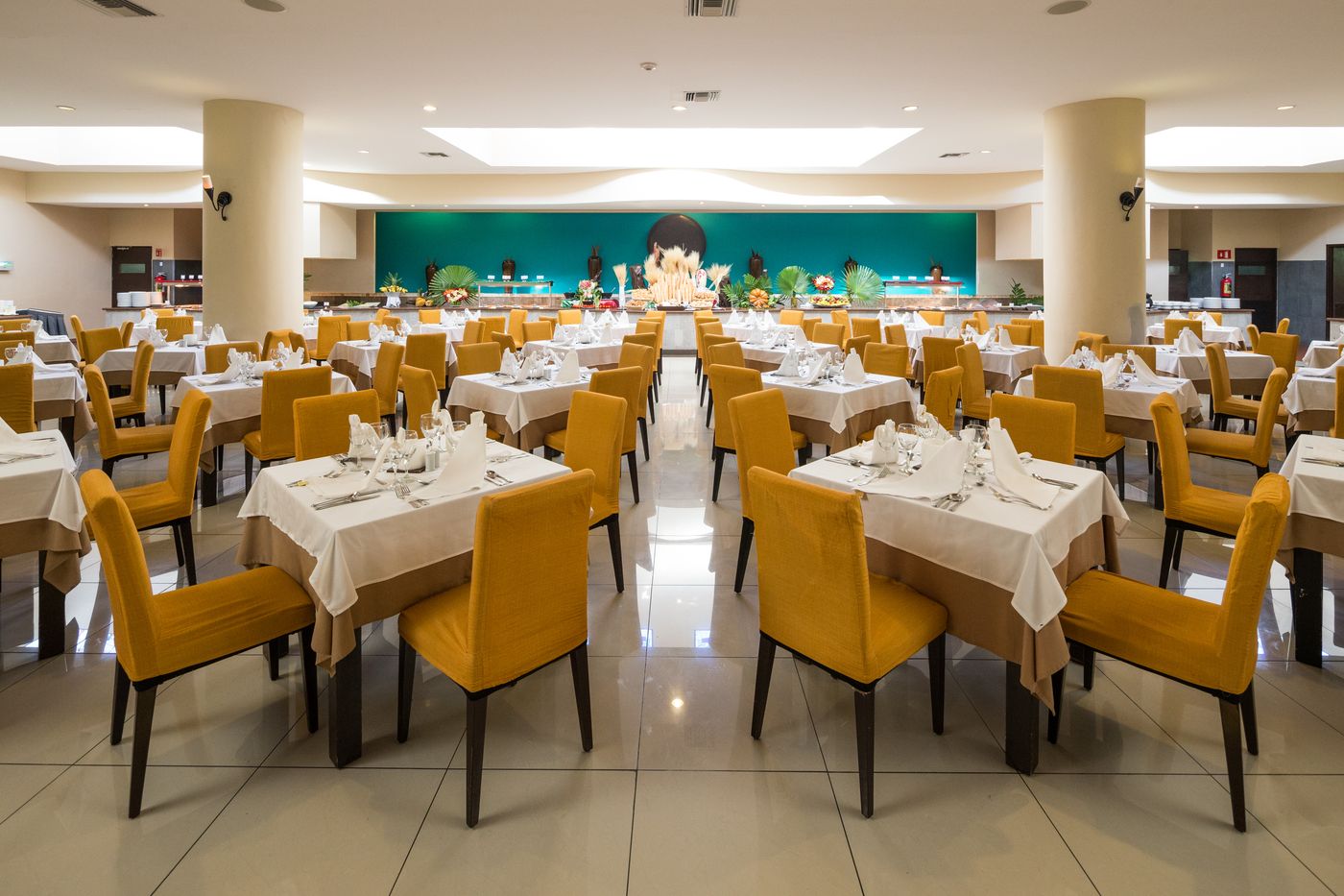 Bluebay-Grand-Esmeralda-Restaurant-39