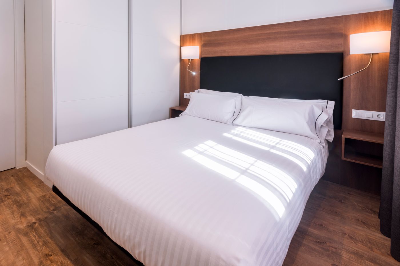 Apartamentos-Playa-De-Castelldefels-Room-25