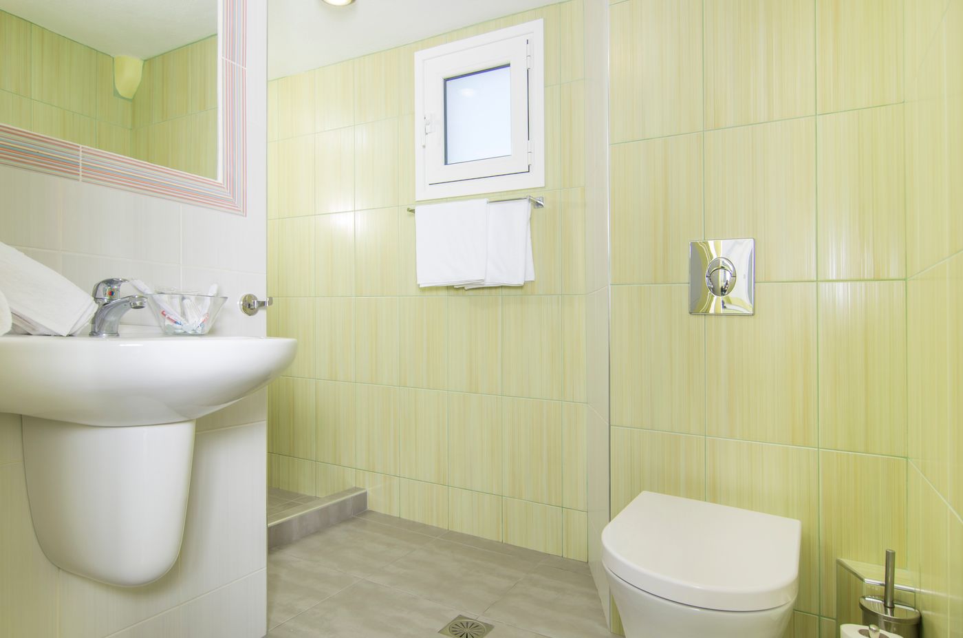 Paradise-Resort-Room-30