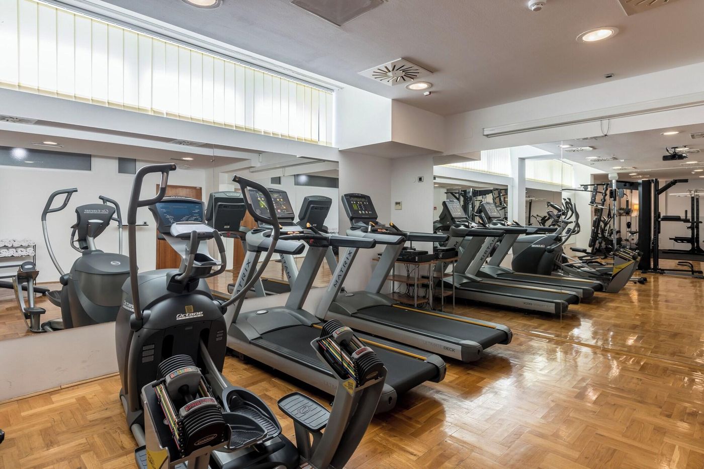 Art-Hotel-Sports-and-Entertainment-69