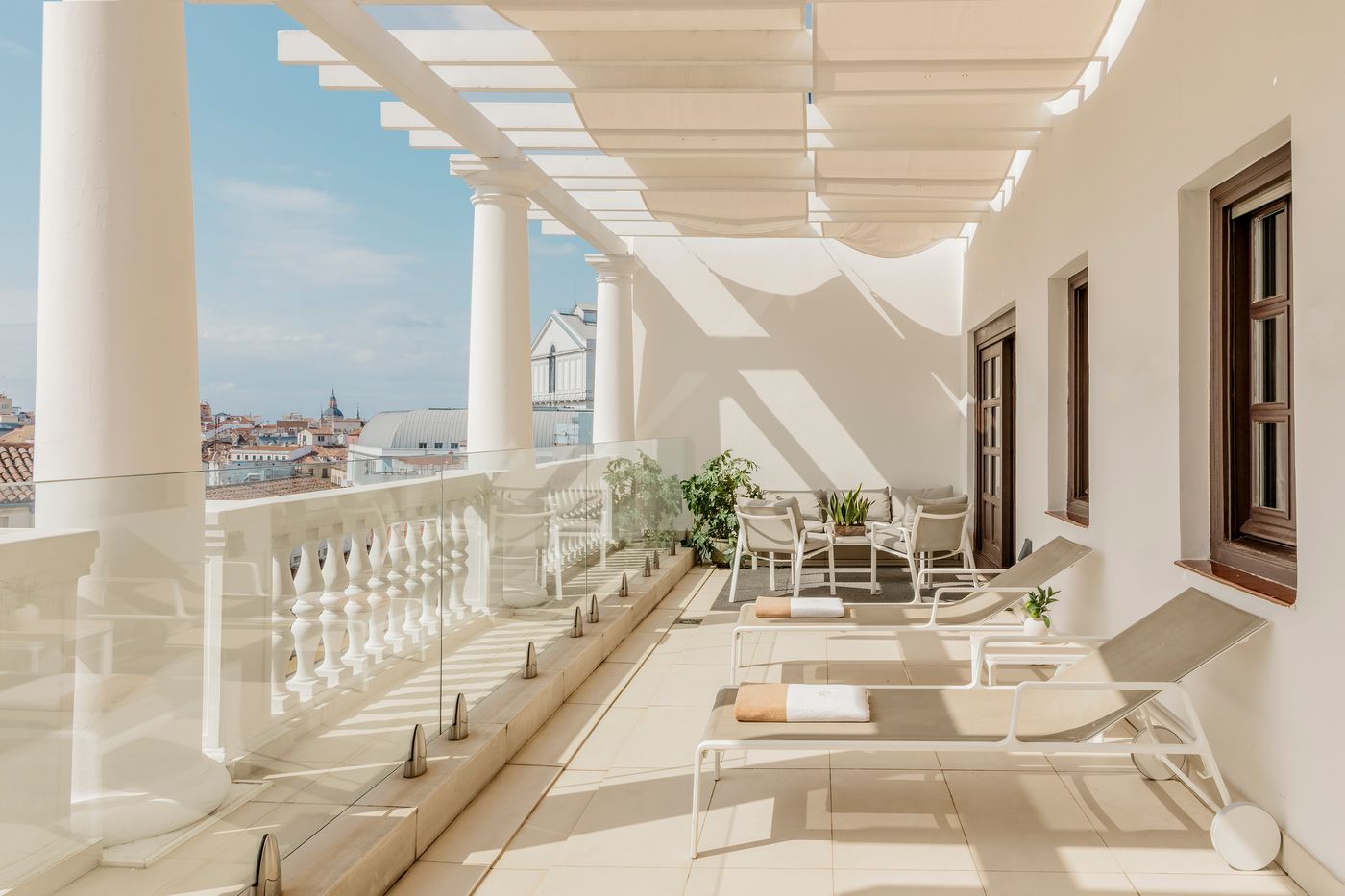 Gran-Melia-Palacio-de-los-Duques-Room-2