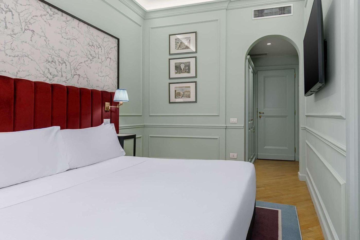 Room-Mate-Isabella-Room-34