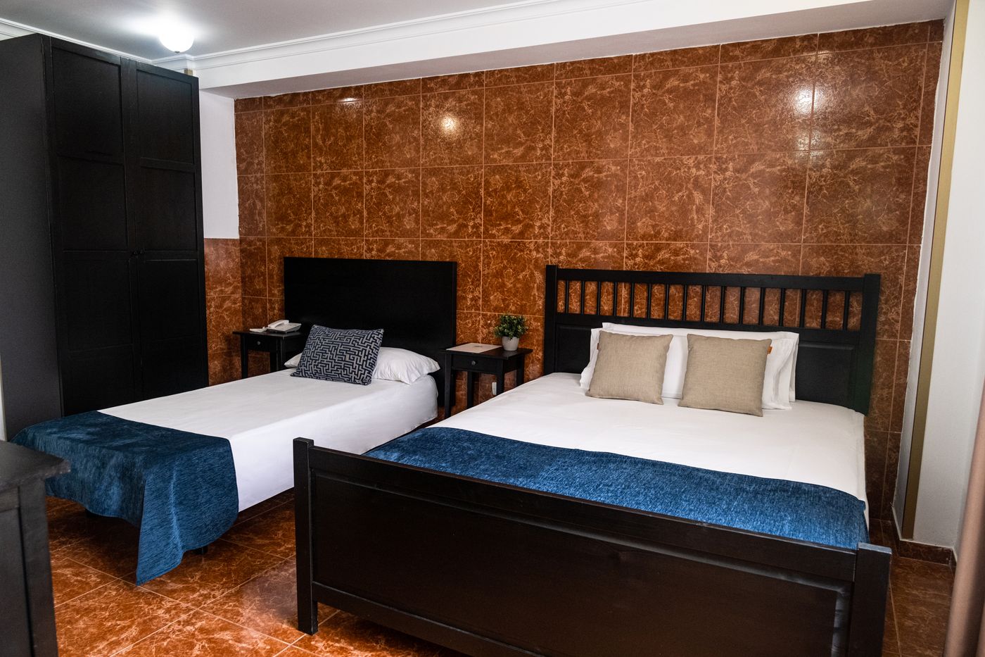 Adonis-Capital-Room-18