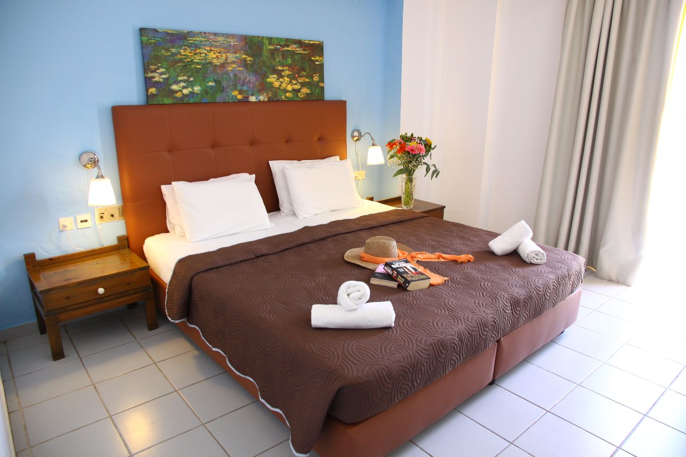 Acropolis Apartments