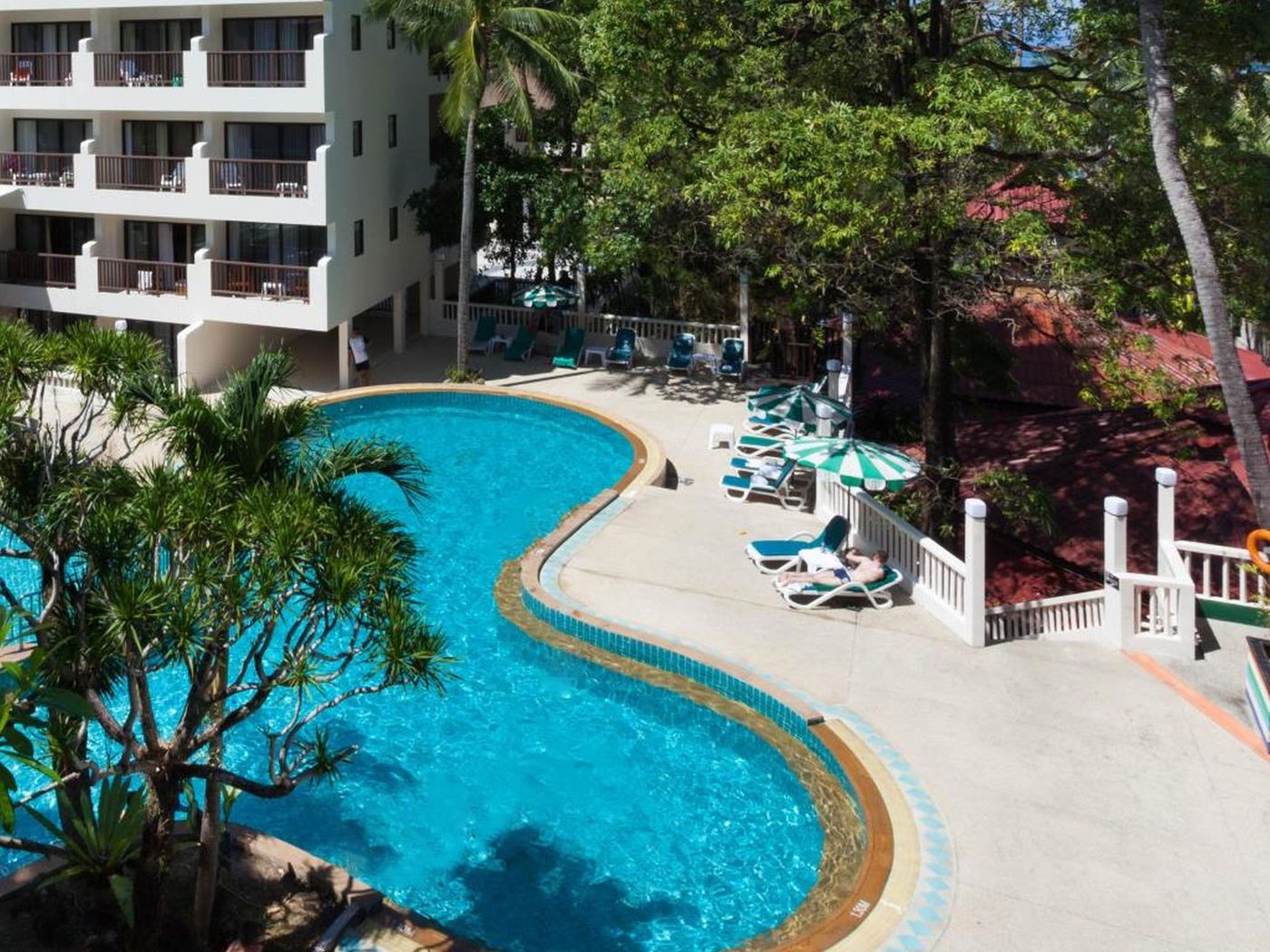 Patong-Lodge-Hotel-Pool-8