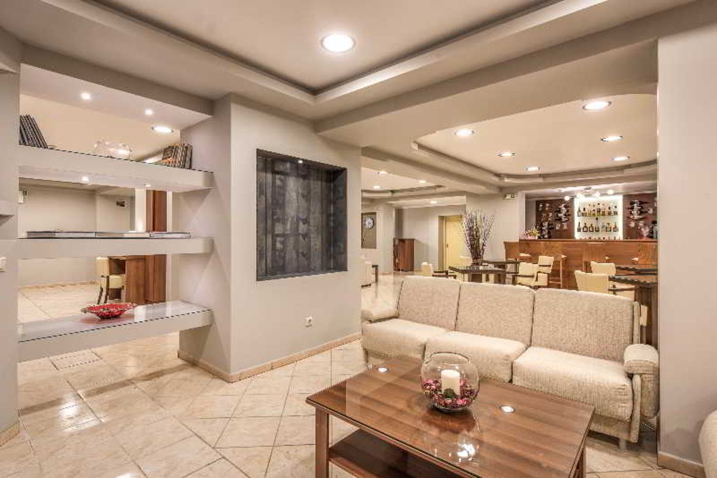 Varres-Hotel-Lobby-37