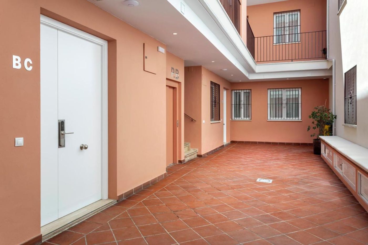 Apartamentos Metrópolis Sevilla - Spain - SEVILLA - Lobby - 3