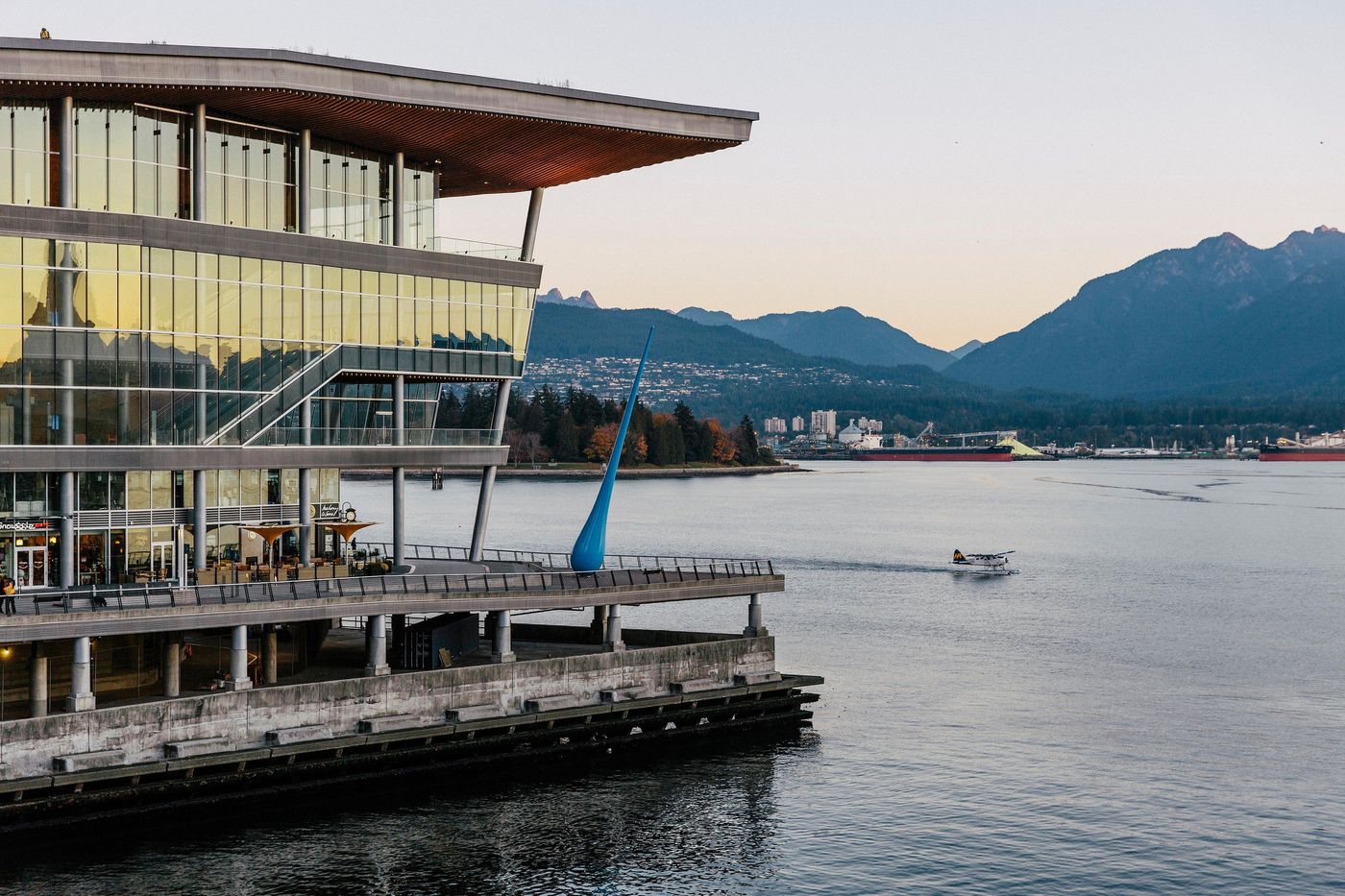 Holiday-Inn-Hotel-and-Suites-Vancouver-Downtown-General-view-4