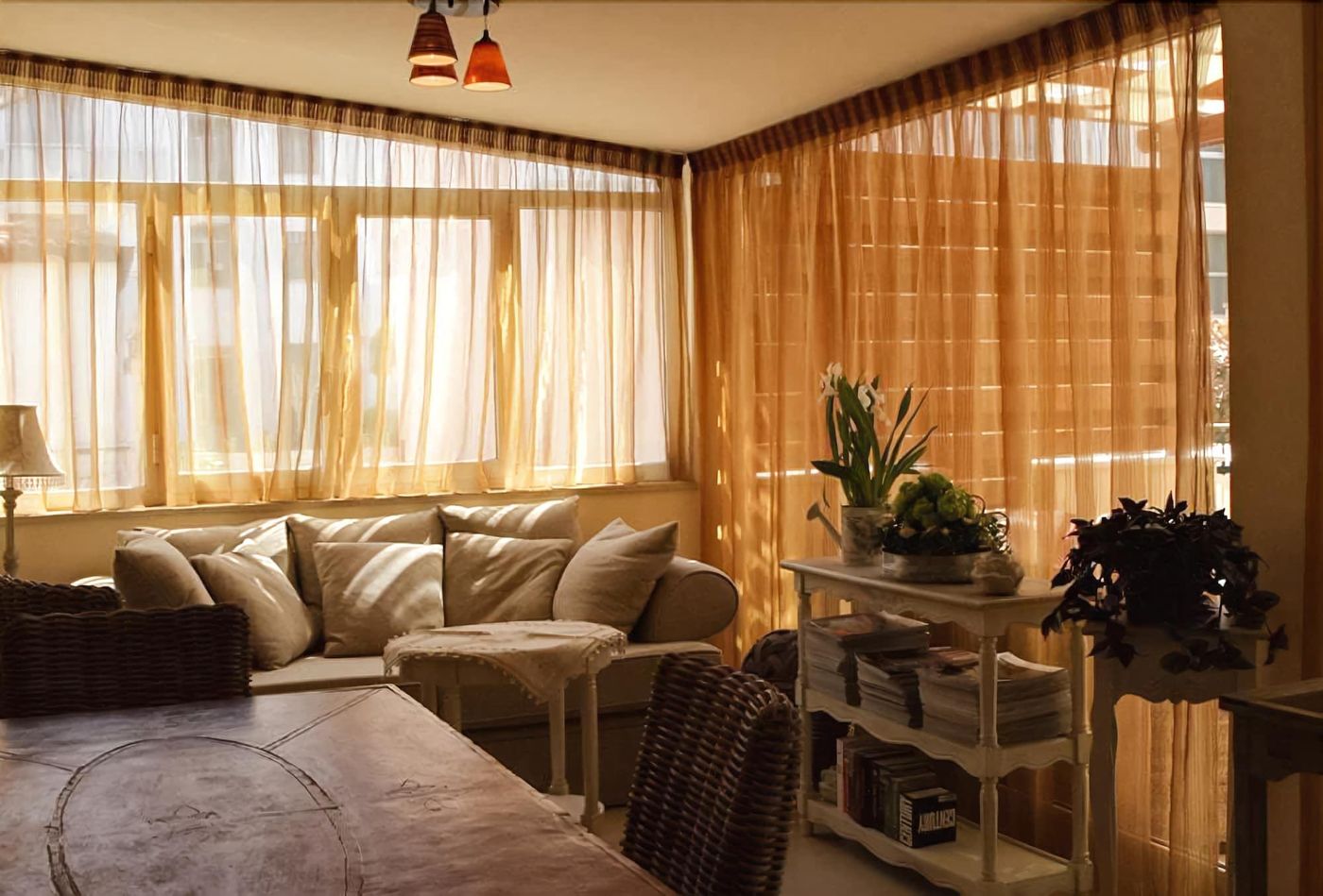 Hotel-La-Pergola-Lobby-8