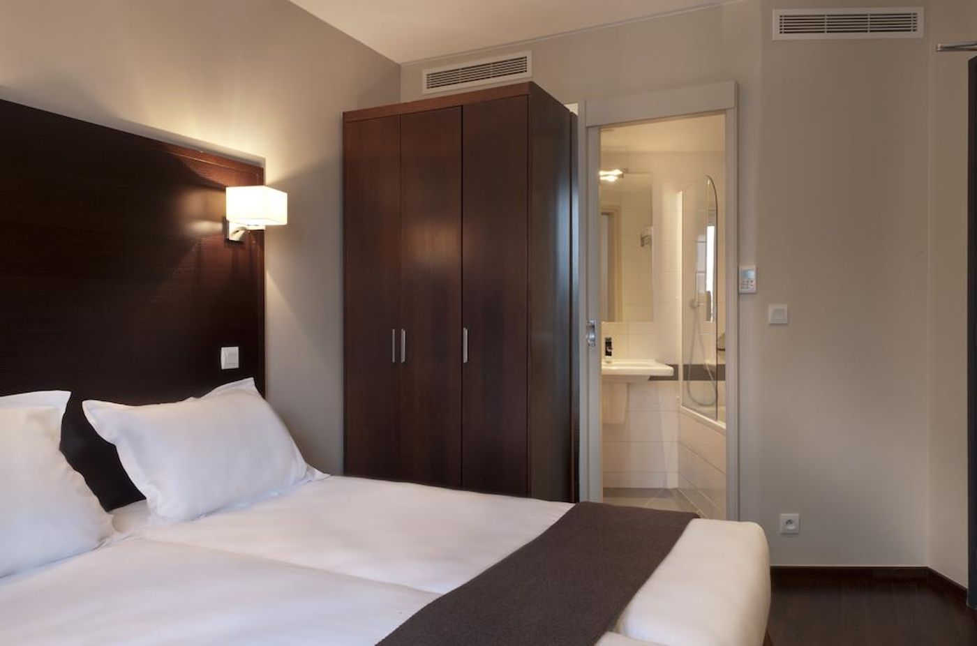 Verlain-France-PARIS-Room-8