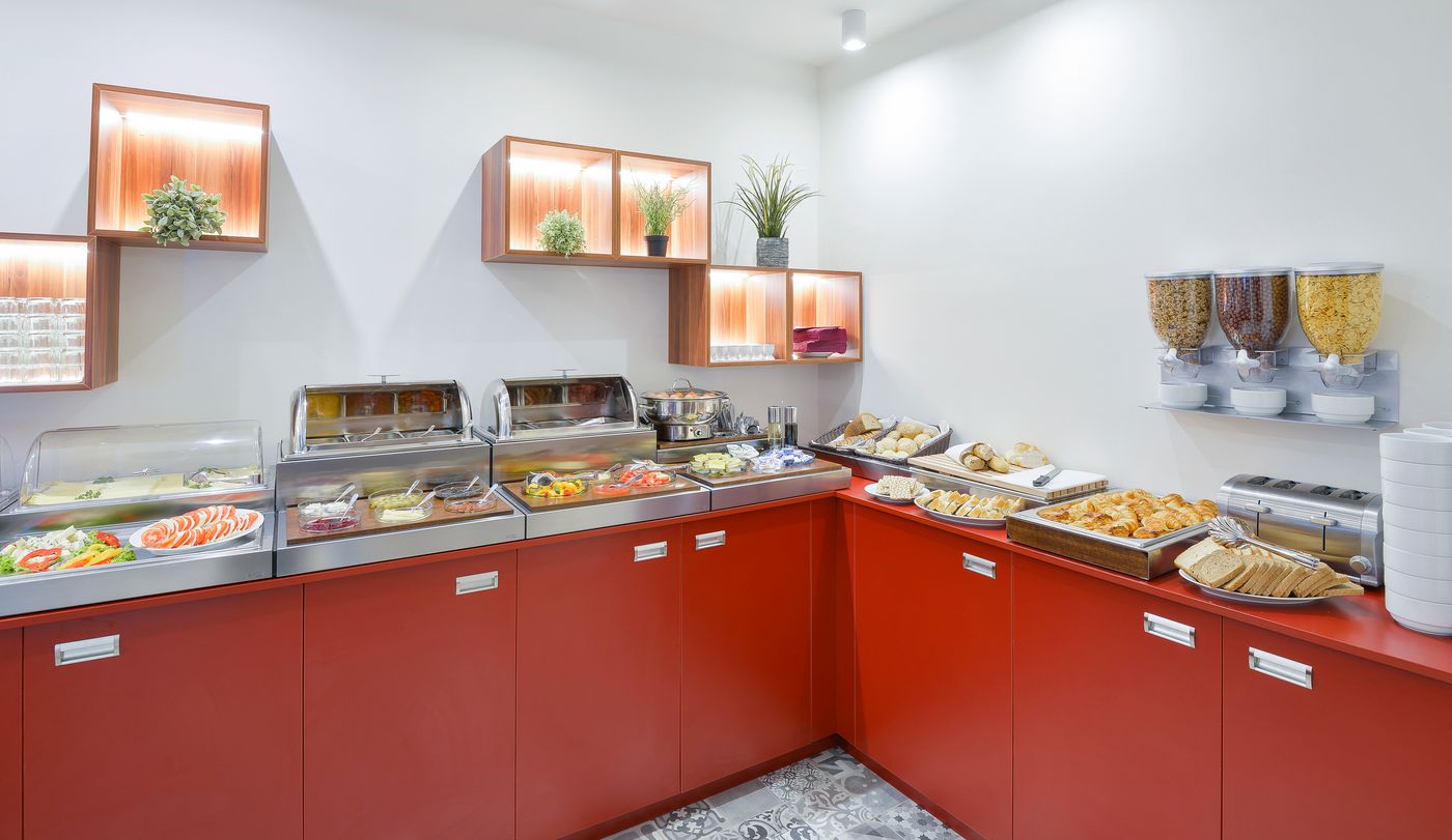 Hotel-Garden-Court-Restaurant-43