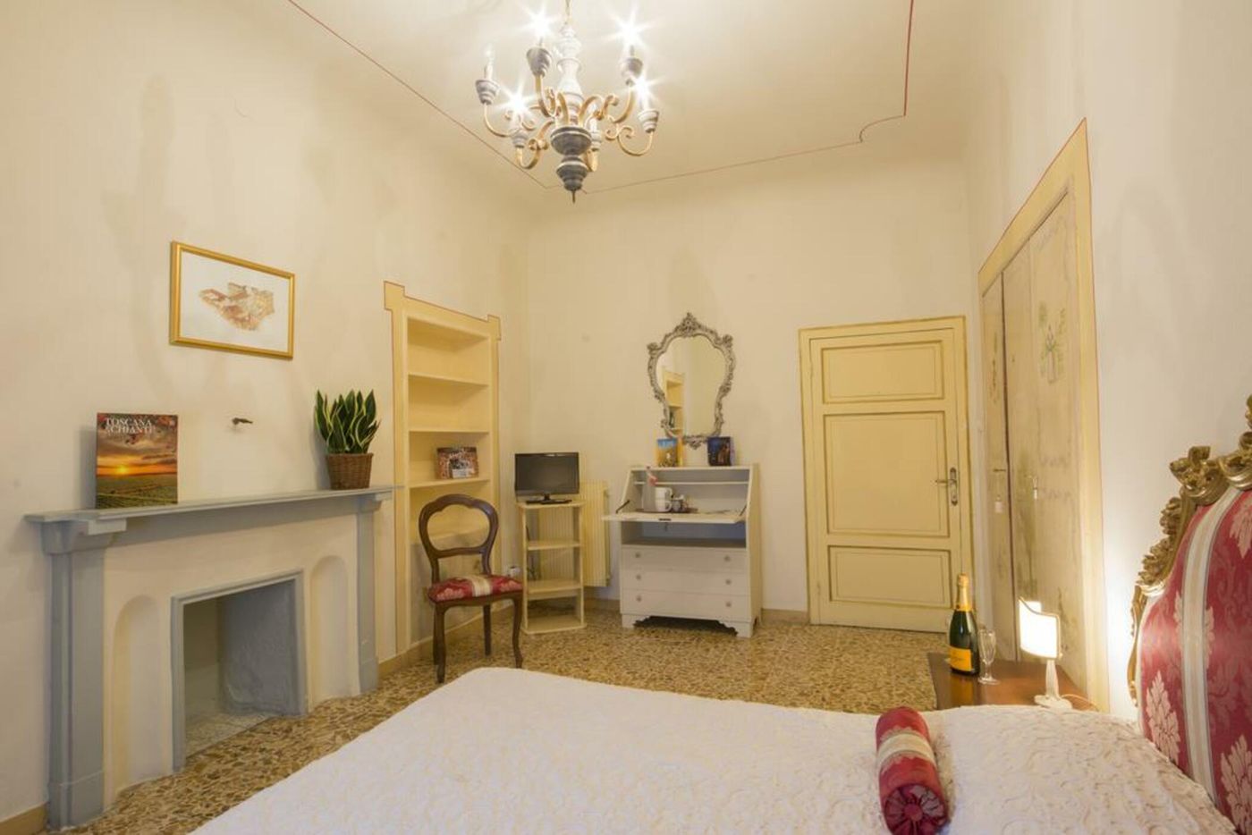 Palazzo-Bulgarini-Room-9