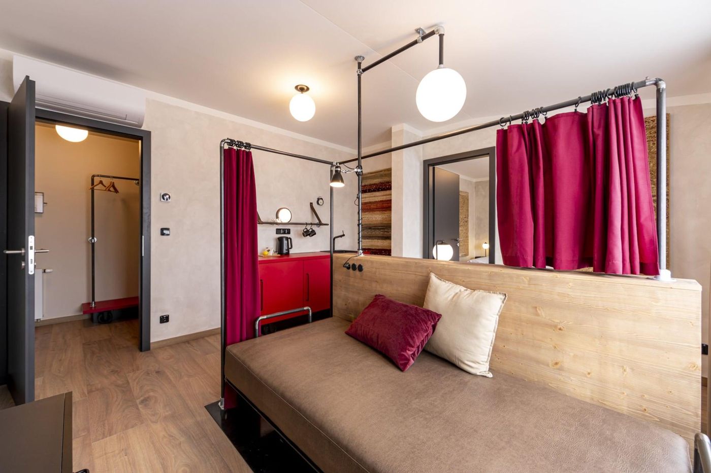 Miss-Sophie-s-Downtown-Room-39